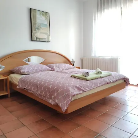 شقة Apartmani More كرك
